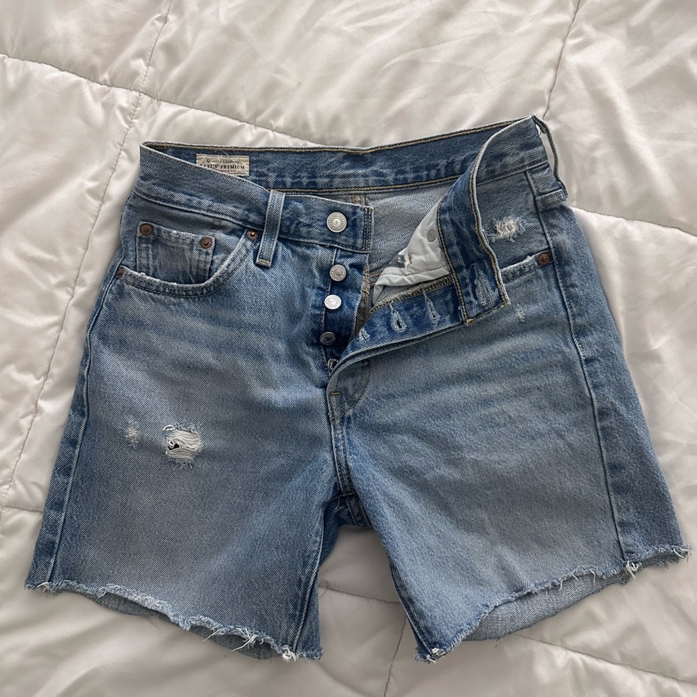 Levi’s Shorts 25W